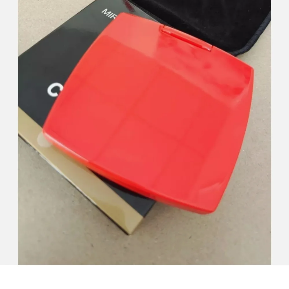 Chanel Compact Mirror Red - Picture 4 of 4